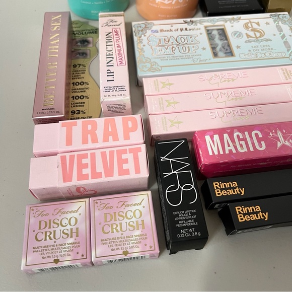 High End Makeup Lot (18 Items), Too Faced, NARS, Hourglass, Laura Mercier & MORE - Picture 2 of 11